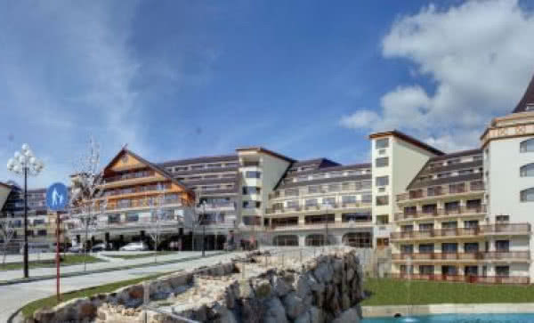 Rozbiórka dachu "Hotelu Gołębiewski"